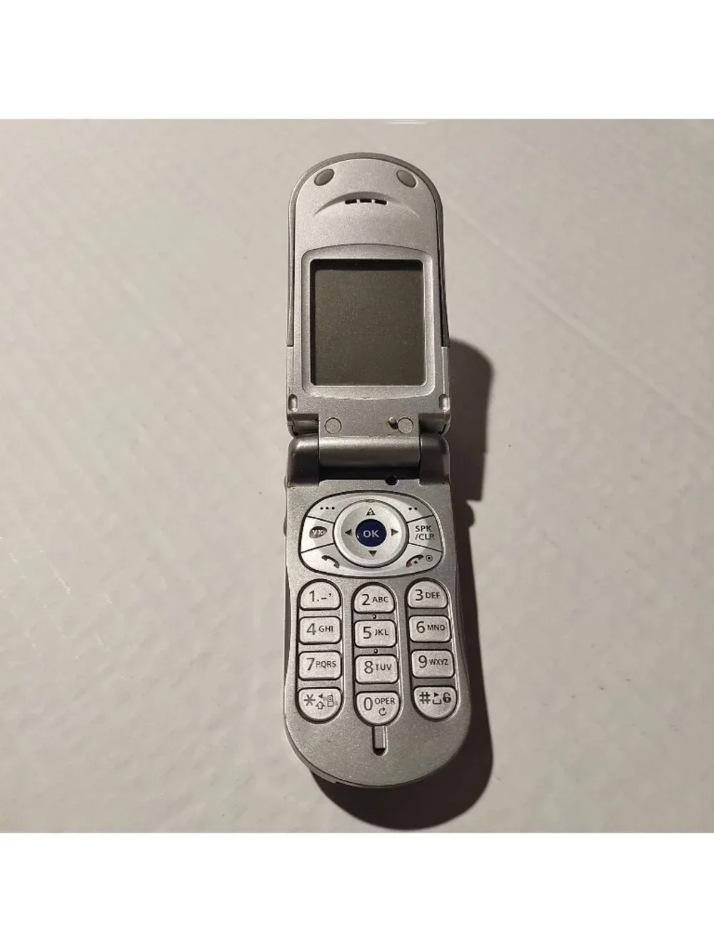 Virgin Mobile Audiovox Flip Phone Silver Retro Collectible Vintage Cell Phone**